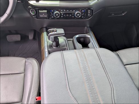 Used 2025 Chevrolet Silverado 1500 High Country w/ Midnight Edition AWD/4WD image 19