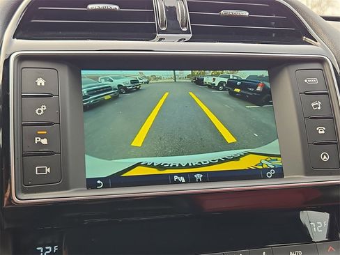 Used 2017 Jaguar F-PACE R-Sport image 23