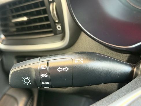 Used 2019 Kia Sorento LX Sport Utility 4D w/ LX Convenience Package image 11