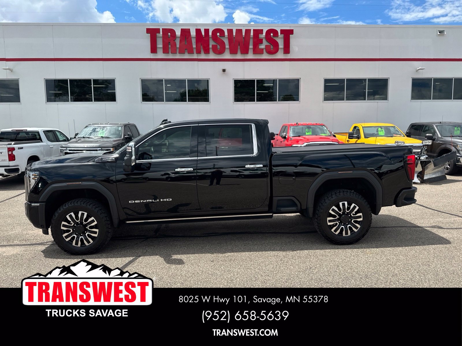 Used 2024 GMC Sierra 3500 Denali Ultimate AWD/4WD image 2