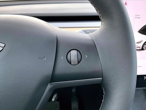 Used 2021 Tesla Model Y Long Range image 19