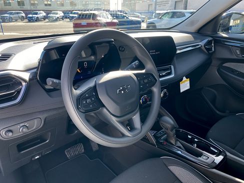 New 2026 Chevrolet TrailBlazer LT w/ Midnight Edition FWD image 28
