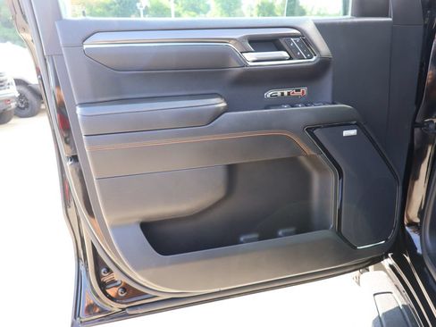 Used 2023 GMC Sierra 1500 AT4 w/ AT4 Premium Package AWD/4WD image 12