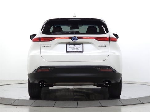 Used 2022 Toyota Venza LE AWD/4WD image 7