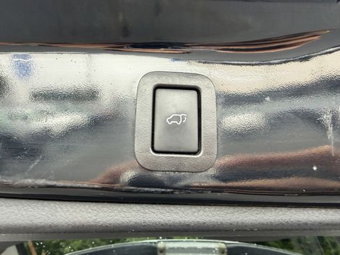 Used 2019 Toyota Highlander XLE AWD/4WD image 9
