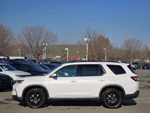 New 2025 Honda Pilot Touring image 7