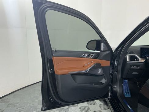 Certified 2025 BMW X7 M60i image 19