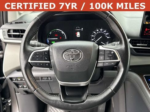Used 2021 Toyota Sienna XLE w/ XLE Plus Package image 19