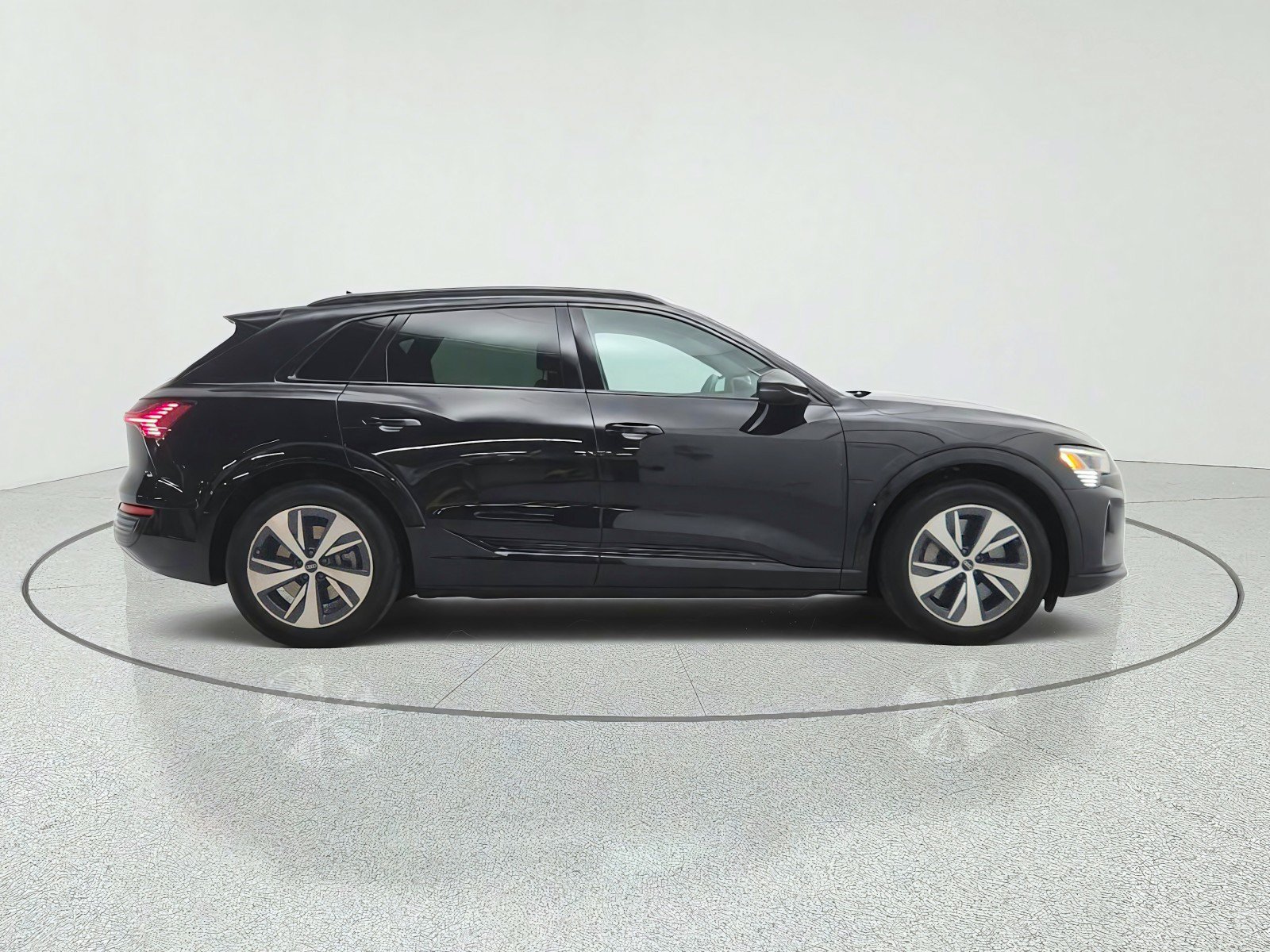 Used 2024 Audi Q8 e-tron Premium AWD/4WD image 4
