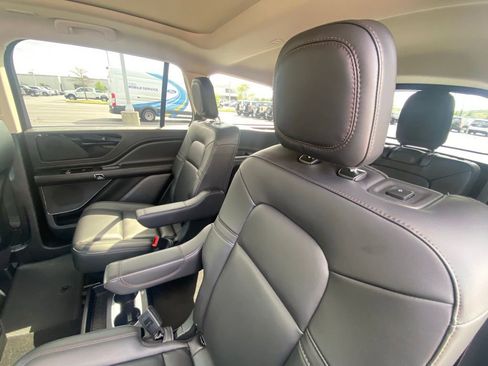 Used 2023 Lincoln Aviator AWD w/ Premium Package image 22