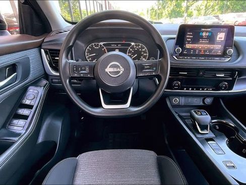 Used 2022 Nissan Rogue SV FWD image 8