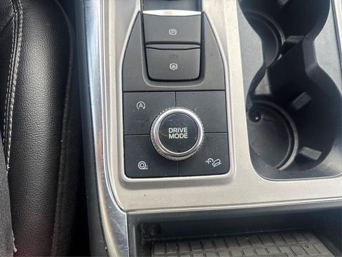 Used 2021 Ford Explorer Limited w/ Equipment Group 301A AWD/4WD image 28