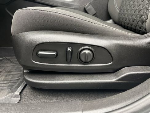 Used 2019 Chevrolet Blazer LT image 9