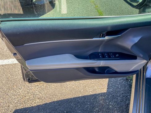 Used 2018 Toyota Camry LE image 14