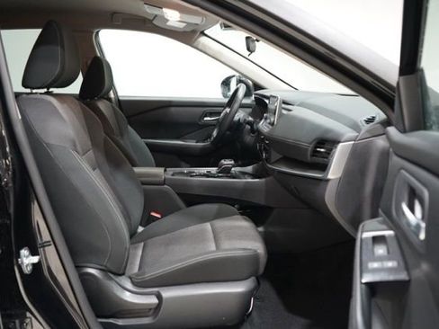 Used 2025 Nissan Rogue SV image 35