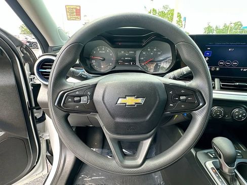 Certified 2024 Chevrolet Trax LS w/ LS Convenience Package FWD image 11