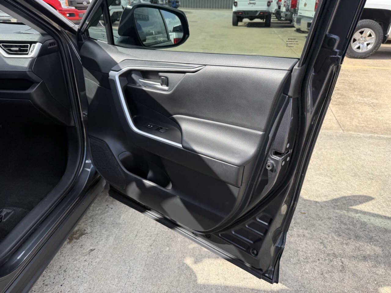 Used 2021 Toyota RAV4 XLE Premium FWD image 11