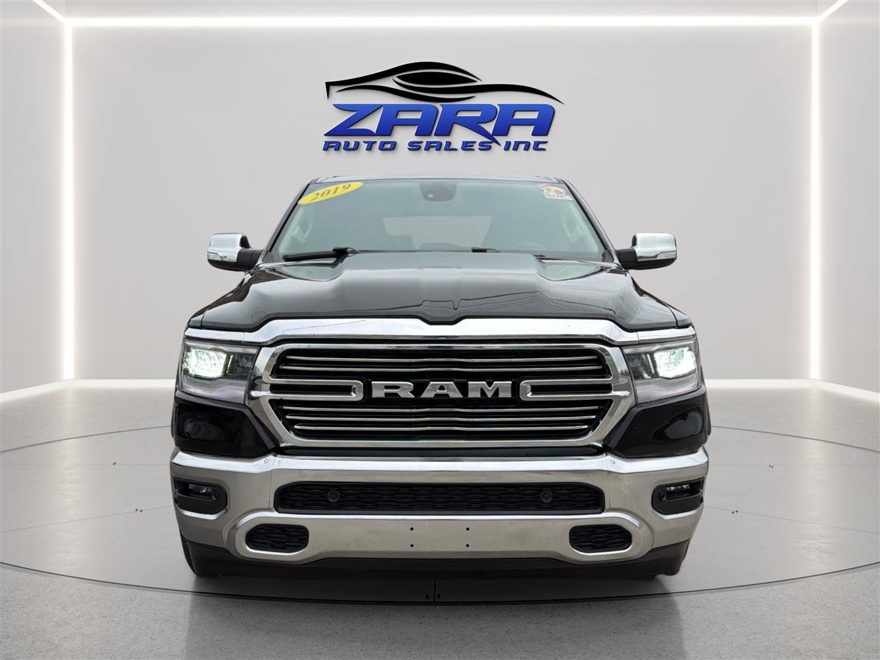 Used 2019 RAM 1500 Laramie AWD/4WD image 2