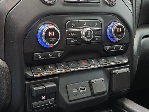 Used 2020 GMC Sierra 1500 AT4 w/ Technology Package image 30