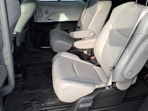 Certified 2025 Toyota Sienna XLE image 14