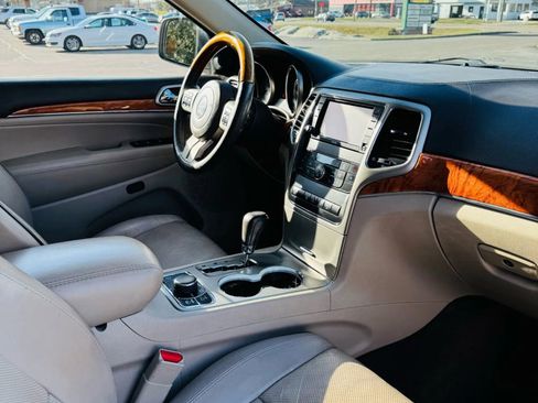 Used 2013 Jeep Grand Cherokee Overland image 18