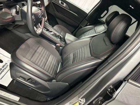 Used 2025 Ford Explorer ST-Line w/ ST-Line Street Pack image 12