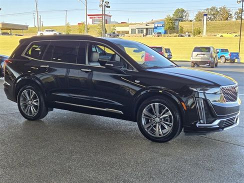 Used 2025 Cadillac XT6 Premium Luxury image 10