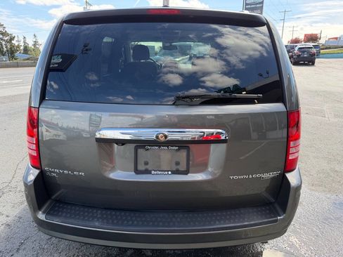 Used 2010 Chrysler Town & Country Touring w/ Entertainment Group #2 image 4