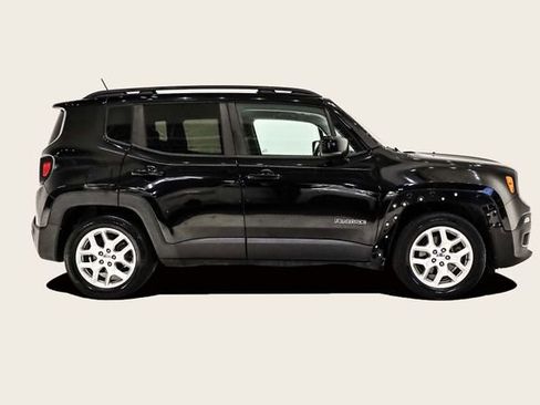 Used 2017 Jeep Renegade Latitude image 4