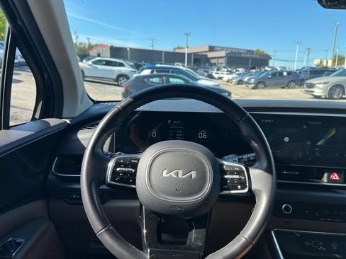 Used 2026 Kia Carnival FWD image 32