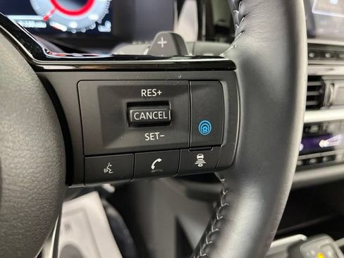 Certified 2025 Nissan Pathfinder Platinum FWD image 22