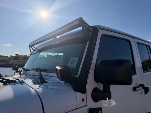 Used 2016 Jeep Wrangler Unlimited Sahara w/ Connectivity Group image 14