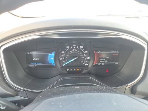 Used 2020 Ford Fusion SE FWD image 12