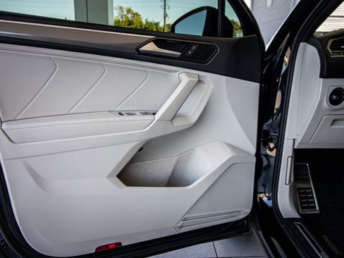 Used 2023 Volkswagen Tiguan SE R-Line image 20