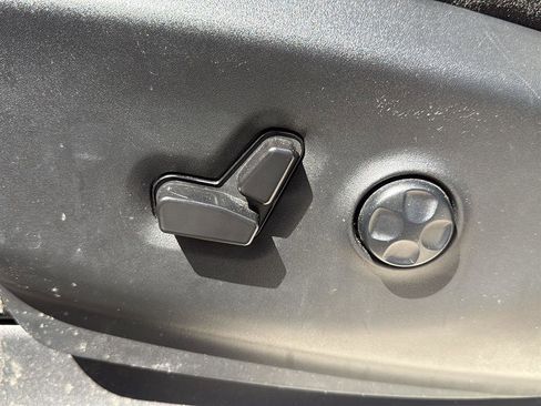 Used 2023 Chrysler Pacifica Touring-L FWD image 15