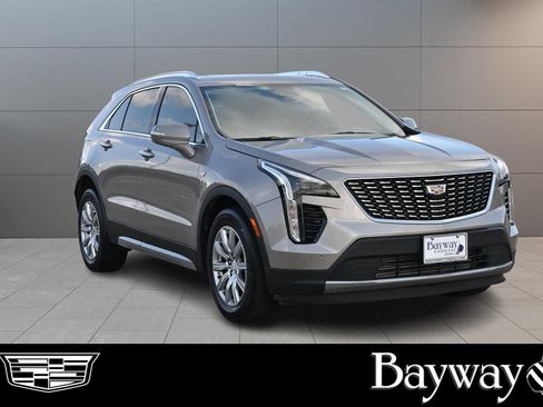 Certified 2023 Cadillac XT4 Premium Luxury FWD image 3