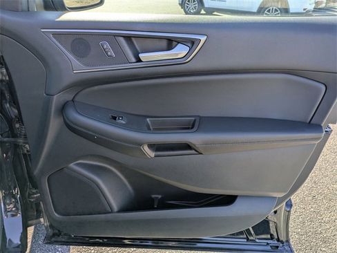 Used 2021 Ford Edge SE image 32