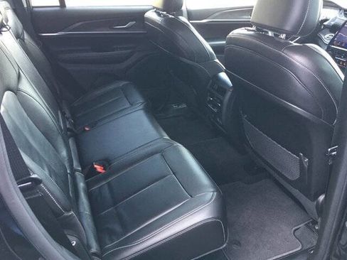 Used 2023 Jeep Grand Cherokee Limited image 25