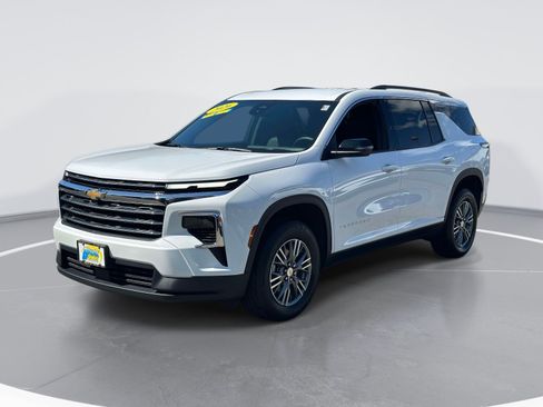Used 2026 Chevrolet Traverse LT AWD/4WD image 3