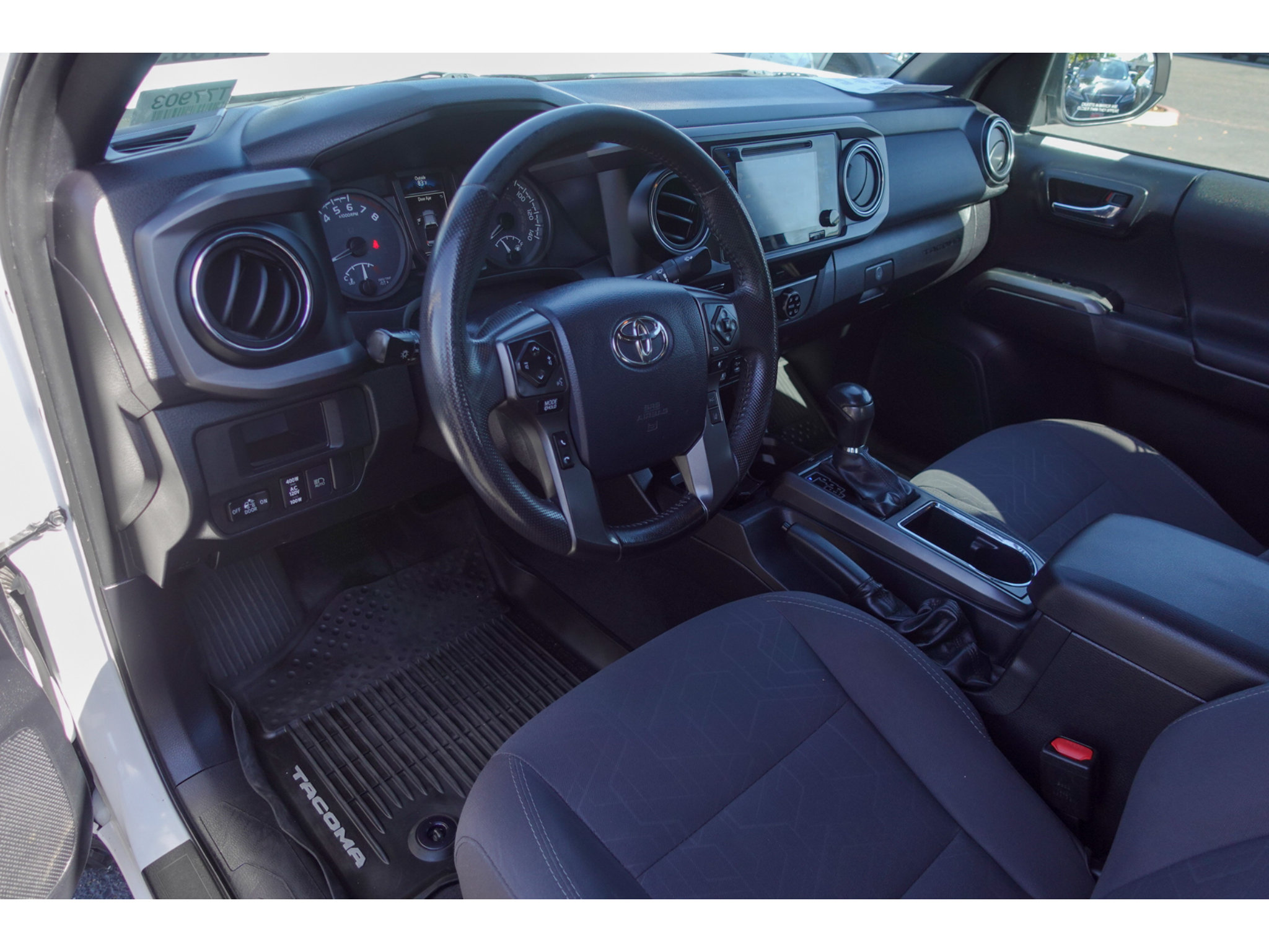 Used 2018 Toyota Tacoma TRD Off-Road w/ Technology Package AWD/4WD image 9
