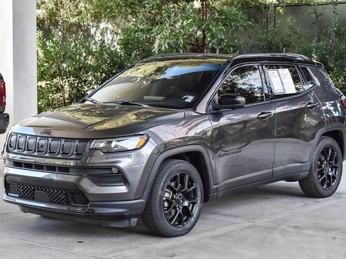 Used 2022 Jeep Compass Altitude w/ Sun and Sound Group image 3