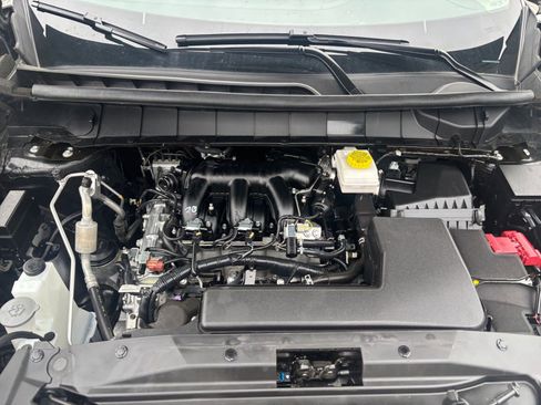 Used 2025 Nissan Pathfinder SV FWD image 33