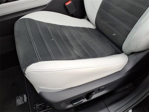 Used 2025 Mitsubishi Outlander AWD image 15