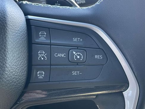 Used 2023 Jeep Grand Cherokee Altitude image 28