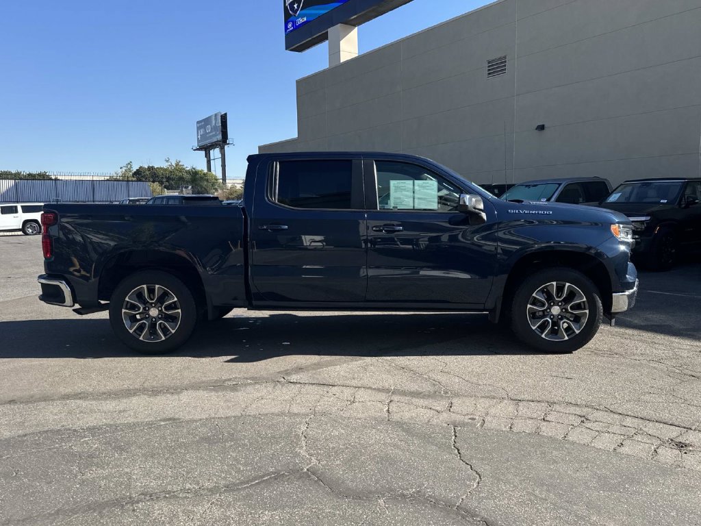 Used 2023 Chevrolet Silverado 1500 LT RWD image 2