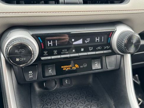 Certified 2021 Toyota RAV4 XLE w/ Convenience Package AWD/4WD image 13