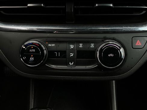 Used 2025 Buick Envista Preferred image 25