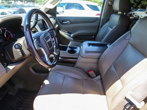 Used 2015 GMC Yukon XL SLT w/ Open Road Package AWD/4WD image 5