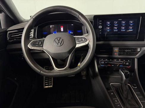 Used 2025 Volkswagen Jetta Sport FWD image 13