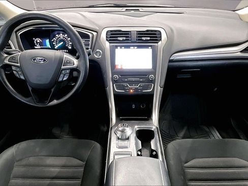 Used 2017 Ford Fusion SE w/ Fusion SE Technology Package image 9